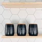 Kit 2 Latas Porta Condimentos Sugar e Coffee 850ml Potes para Açúcar e Café em Metal OAK Yoi Preto